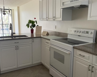 14 Royal Palm Way - Photo Thumbnail 7
