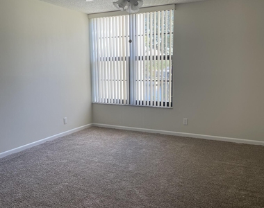 14 Royal Palm Way - Photo Thumbnail 8