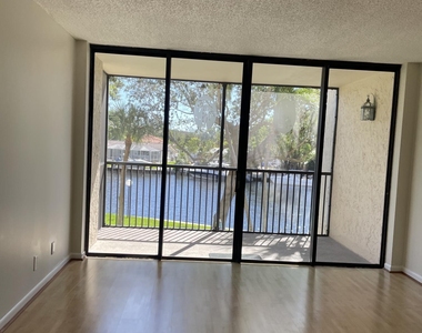 14 Royal Palm Way - Photo Thumbnail 5