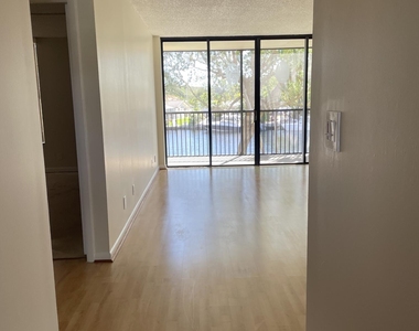 14 Royal Palm Way - Photo Thumbnail 4