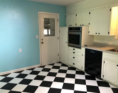 1308 Sycamore Street - Photo Thumbnail 17