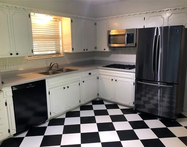 1308 Sycamore Street - Photo Thumbnail 18
