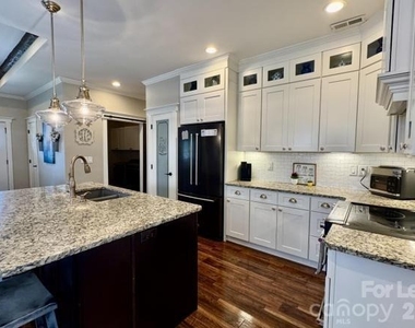 170 Elora Way - Photo Thumbnail 3