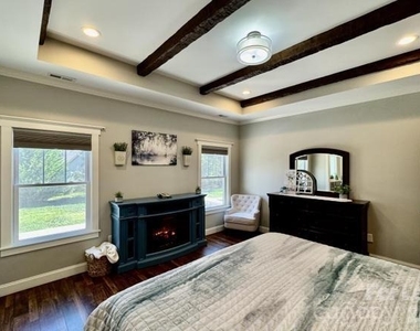 170 Elora Way - Photo Thumbnail 5