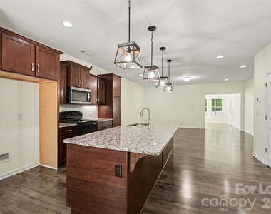 3024 Pinehills Way - Photo Thumbnail 8