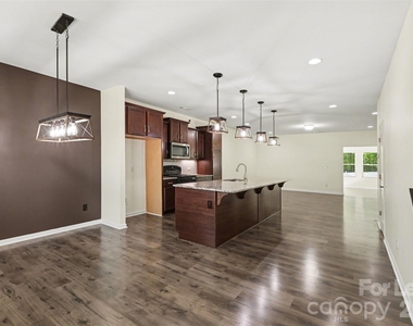 3024 Pinehills Way - Photo Thumbnail 6