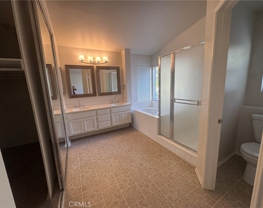 2121 Sun Ridge - Photo Thumbnail 9