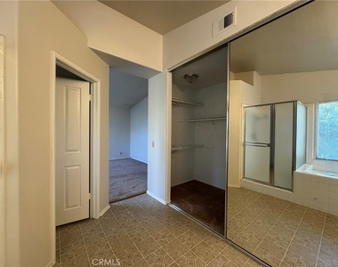 2121 Sun Ridge - Photo Thumbnail 11