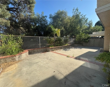 2121 Sun Ridge - Photo Thumbnail 15