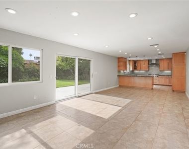 6215 Hesperia Avenue - Photo Thumbnail 7