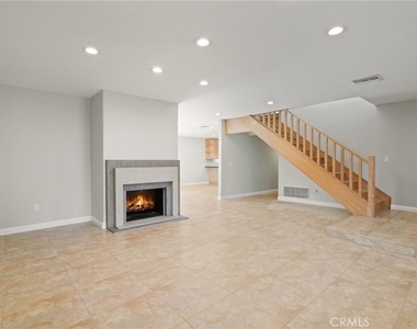 6215 Hesperia Avenue - Photo Thumbnail 4