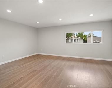 6215 Hesperia Avenue - Photo Thumbnail 19