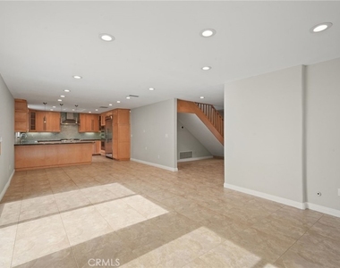 6215 Hesperia Avenue - Photo Thumbnail 6