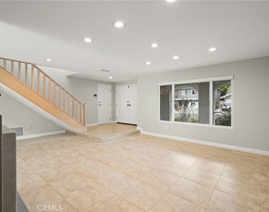 6215 Hesperia Avenue - Photo Thumbnail 5