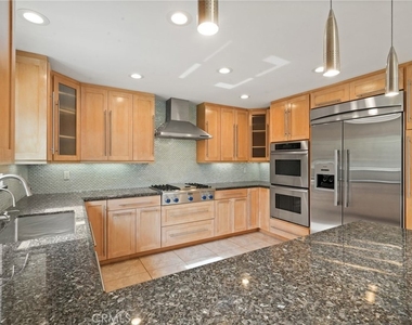 6215 Hesperia Avenue - Photo Thumbnail 9