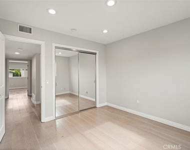 6215 Hesperia Avenue - Photo Thumbnail 15