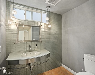 6215 Hesperia Avenue - Photo Thumbnail 12
