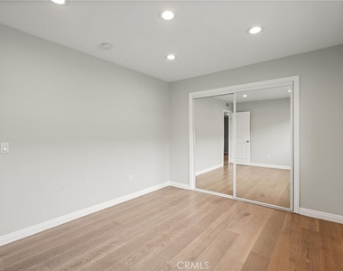 6215 Hesperia Avenue - Photo Thumbnail 17