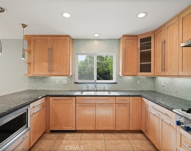 6215 Hesperia Avenue - Photo Thumbnail 10