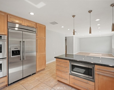 6215 Hesperia Avenue - Photo Thumbnail 11