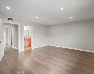 6215 Hesperia Avenue - Photo Thumbnail 20