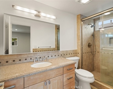 6215 Hesperia Avenue - Photo Thumbnail 24
