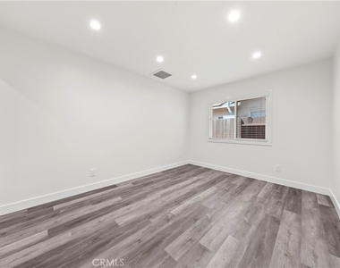 8832 Odessa Ave - Photo Thumbnail 17