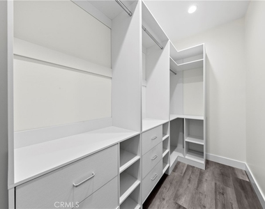 8832 Odessa Ave - Photo Thumbnail 20
