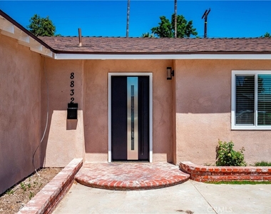 8832 Odessa Ave - Photo Thumbnail 22