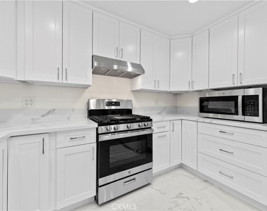 8832 Odessa Ave - Photo Thumbnail 5