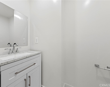 8832 Odessa Ave - Photo Thumbnail 16