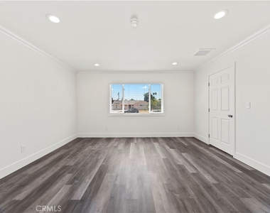 8832 Odessa Ave - Photo Thumbnail 9