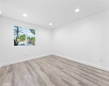 8847 Debra Ave - Photo Thumbnail 9