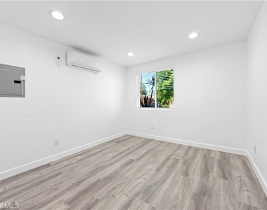 8847 Debra Ave - Photo Thumbnail 10