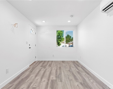 8847 Debra Ave - Photo Thumbnail 4