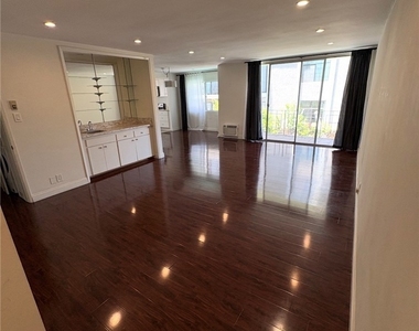 8704 Gregory Way - Photo Thumbnail 18