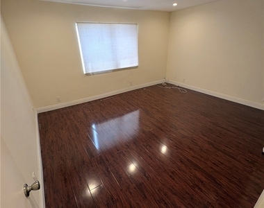 8704 Gregory Way - Photo Thumbnail 15