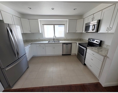 8704 Gregory Way - Photo Thumbnail 6