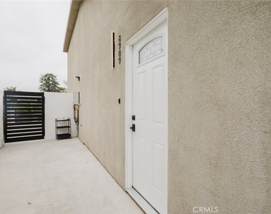 8909 Wakefield Avenue - Photo Thumbnail 14