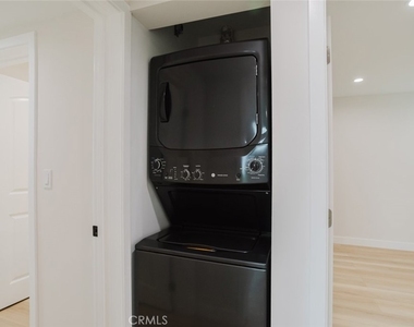 8915 Wakefield Avenue - Photo Thumbnail 18