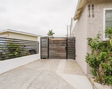 8915 Wakefield Avenue - Photo Thumbnail 1