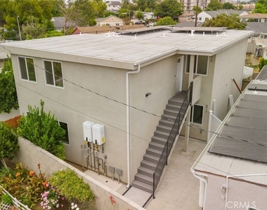 8915 Wakefield Avenue - Photo Thumbnail 19