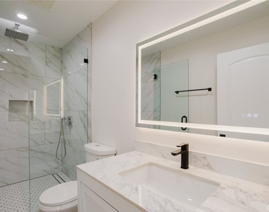 8915 Wakefield Avenue - Photo Thumbnail 16