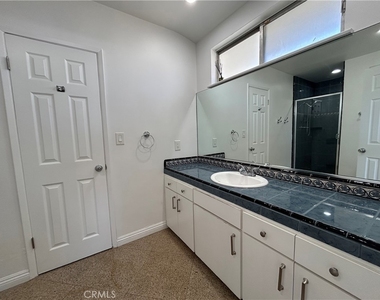 24010 Hatteras - Photo Thumbnail 16