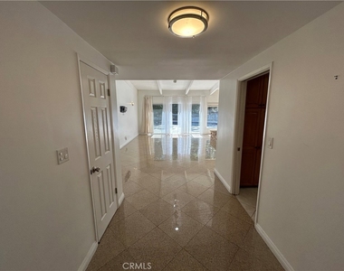 24010 Hatteras - Photo Thumbnail 3