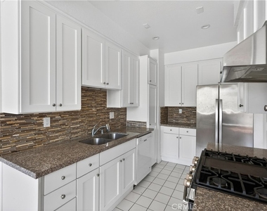 4441 Woodman Avenue - Photo Thumbnail 11