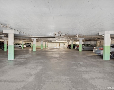 4441 Woodman Avenue - Photo Thumbnail 26