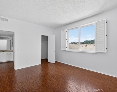 4441 Woodman Avenue - Photo Thumbnail 15