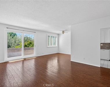 4441 Woodman Avenue - Photo Thumbnail 7
