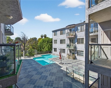 4441 Woodman Avenue - Photo Thumbnail 25
